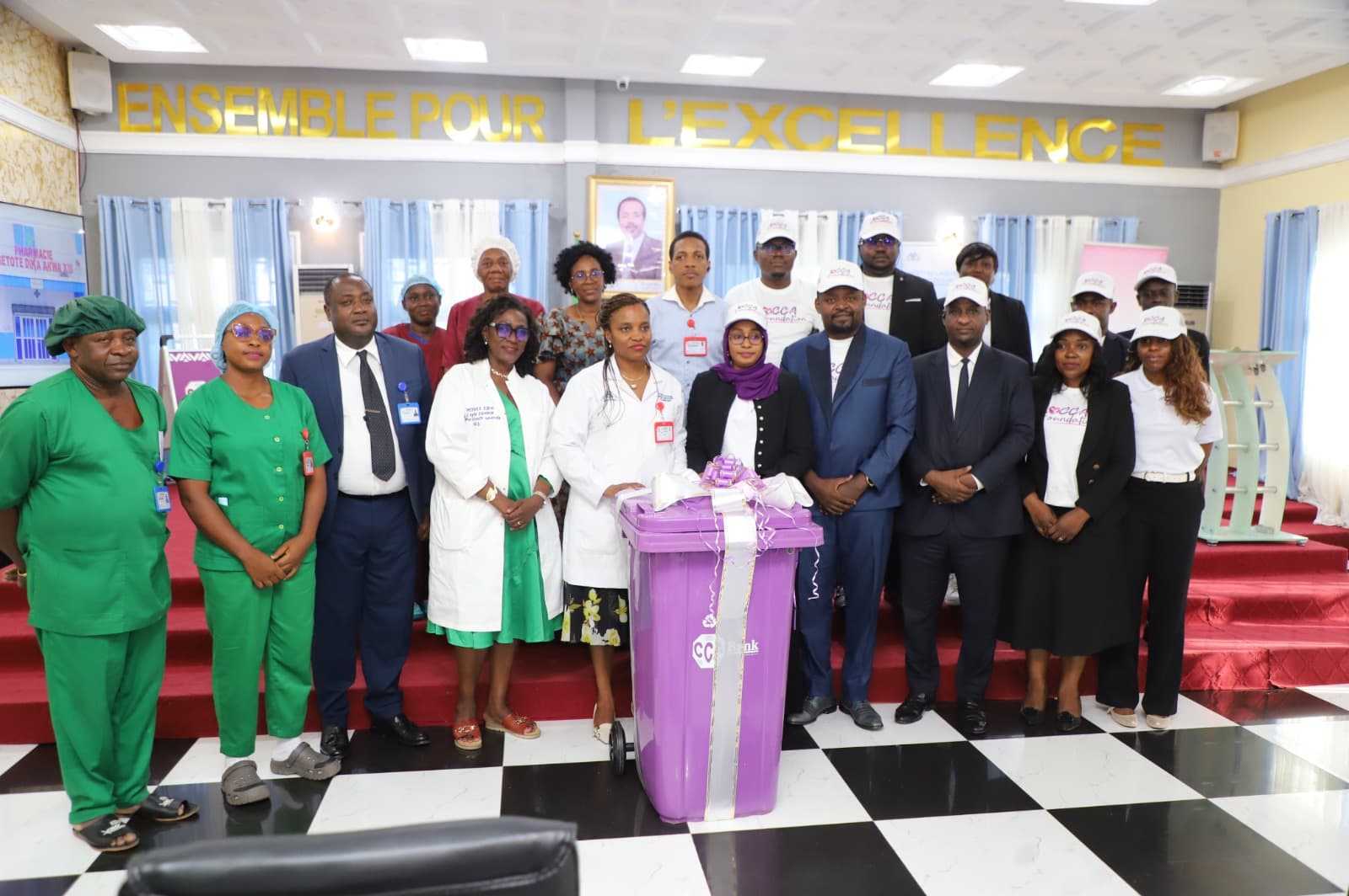 Remise officielle des équipements de salubrité par CCA-BANK à l'Hôpital Laquintinie