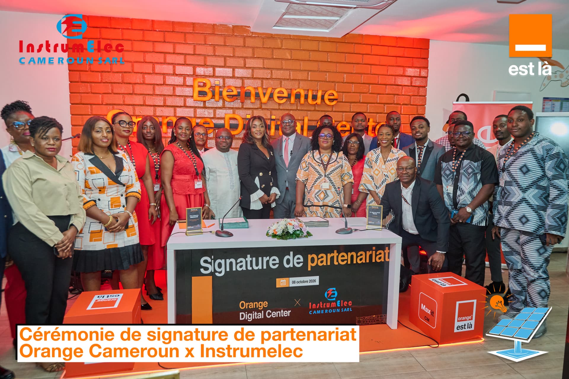 Photo d'ensemble de la cérémonie de signature du partenariat